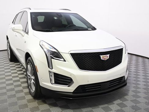Certified 2025 Cadillac XT5 Sportv w/ Technology Package AWD/4WD image 9