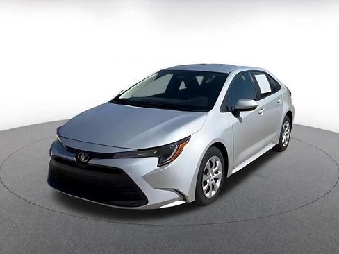 Used 2025 Toyota Corolla LE FWD image 7