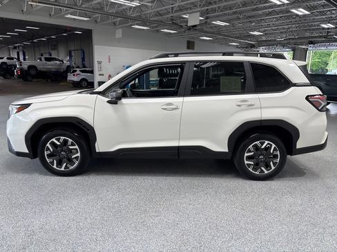 Used 2025 Subaru Forester Premium AWD/4WD image 4
