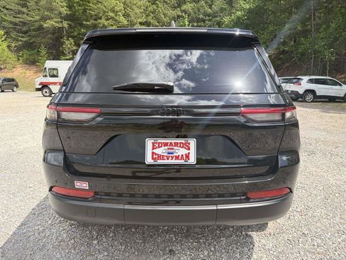 Used 2024 Jeep Grand Cherokee Altitude RWD image 26