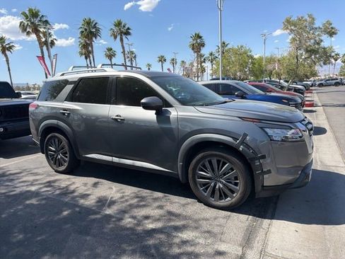 Used 2022 Nissan Pathfinder SL w/ SL Premium Package FWD image 3