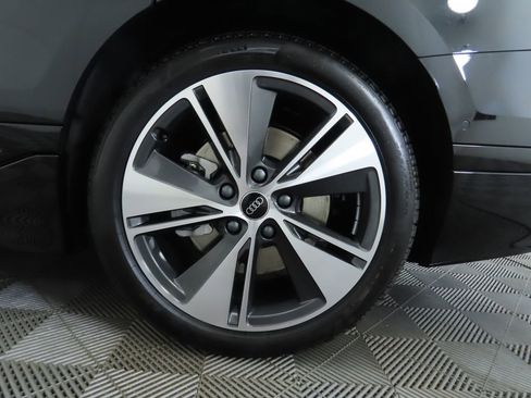 Used 2025 Audi A6 e-tron Premium Plus w/ Premium Plus image 33