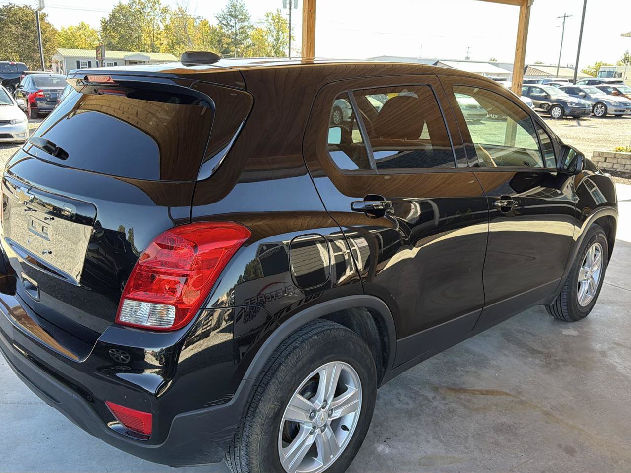 Used 2021 Chevrolet Trax LS w/ Tint and Cruise Package FWD image 5