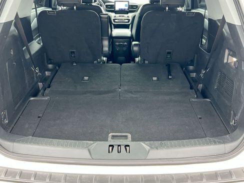 Used 2022 Ford Explorer XLT w/ Equipment Group 202A AWD/4WD image 33