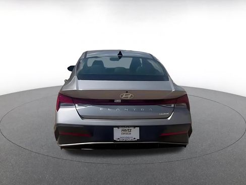 Used 2025 Hyundai Elantra Limited FWD image 12