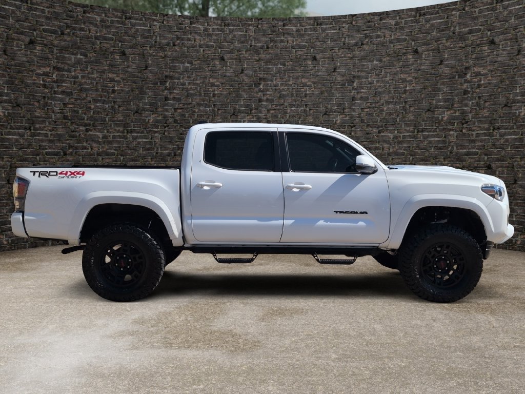 Used 2021 Toyota Tacoma TRD Sport w/ Technology Package AWD/4WD image 3