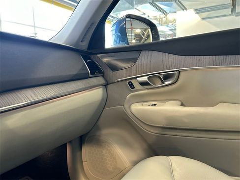 Certified 2024 Volvo XC90 B6 Plus w/ Protection Package Premier image 20