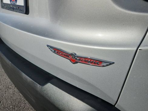 Used 2016 Jeep Renegade Trailhawk w/ Premium Trailhawk Package AWD/4WD image 13