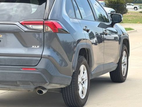 Used 2019 Toyota RAV4 XLE w/ Convenience Package FWD image 6