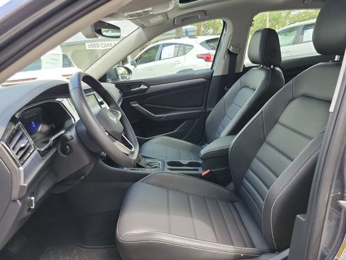 Used 2024 Volkswagen Jetta SE w/ Panoramic Sunroof Package FWD image 10