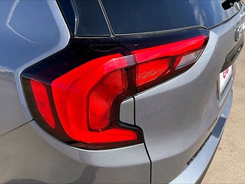 Used 2021 GMC Terrain SLE w/ Elevation Edition image 27