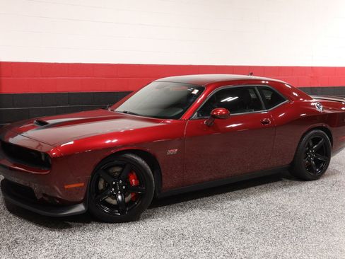 Used 2018 Dodge Challenger SRT w/ Technology Group RWD image 20