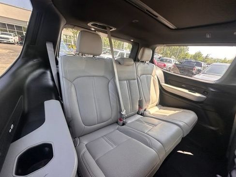 Used 2025 Jeep Wagoneer Series III w/ Premium Group I AWD/4WD image 30
