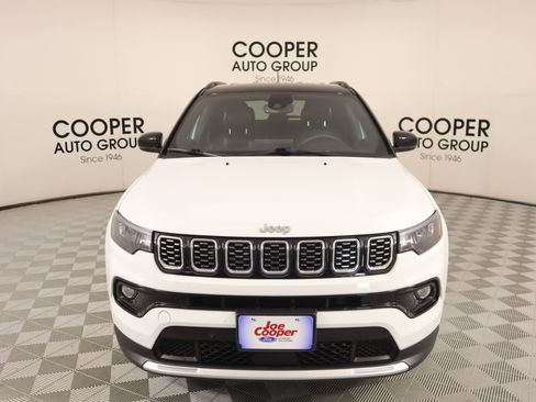 Used 2025 Jeep Compass Limited AWD/4WD image 9