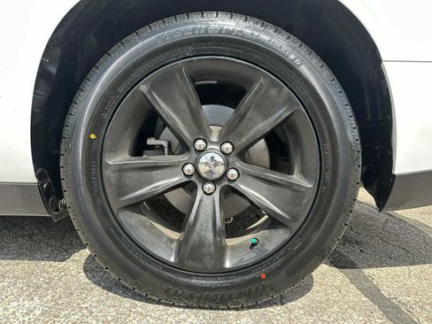 Used 2019 Dodge Challenger SXT RWD image 19
