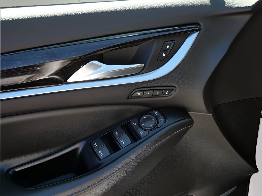 Used 2019 Buick Enclave Avenir w/ Avenir Technology Package AWD/4WD image 16