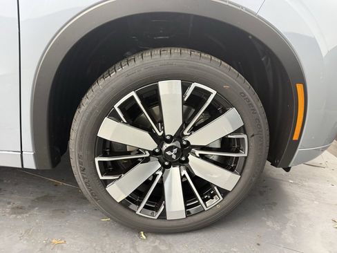 New 2025 Mitsubishi Outlander SE image 9