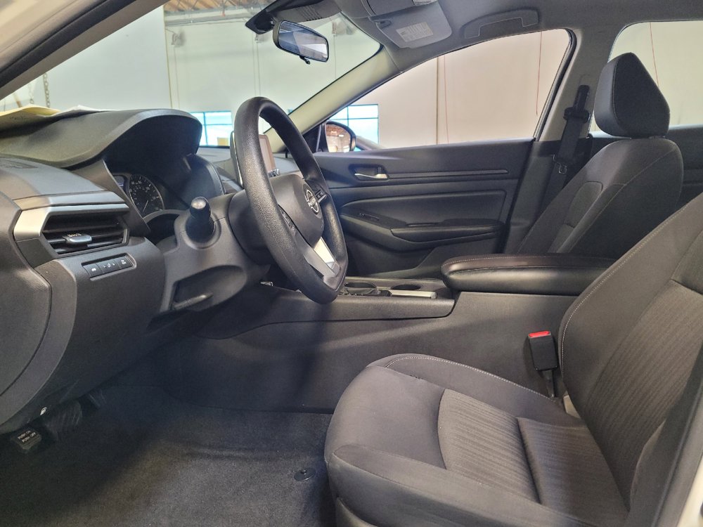 Used 2025 Nissan Altima 2.5 SV FWD image 17