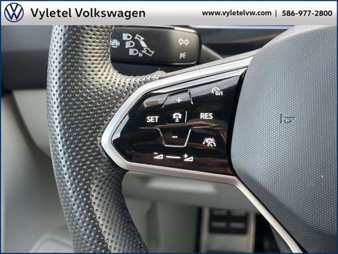 Certified 2022 Volkswagen Tiguan SEL R-Line image 25