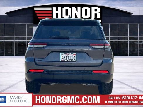 Used 2024 Jeep Grand Cherokee Altitude AWD/4WD image 5