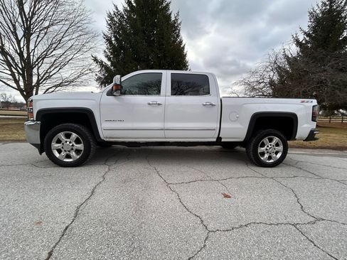 Used 2017 Chevrolet Silverado 2500 LTZ image 2