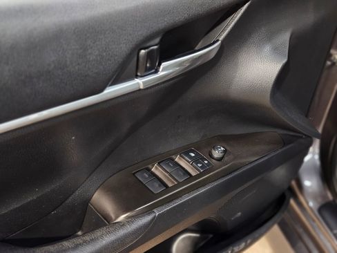 Used 2022 Toyota Camry LE image 19