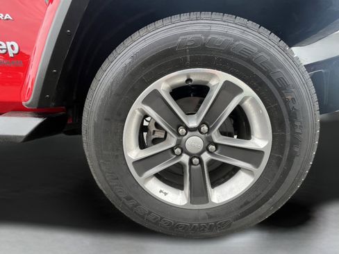 Used 2021 Jeep Wrangler Unlimited Sahara AWD/4WD image 10