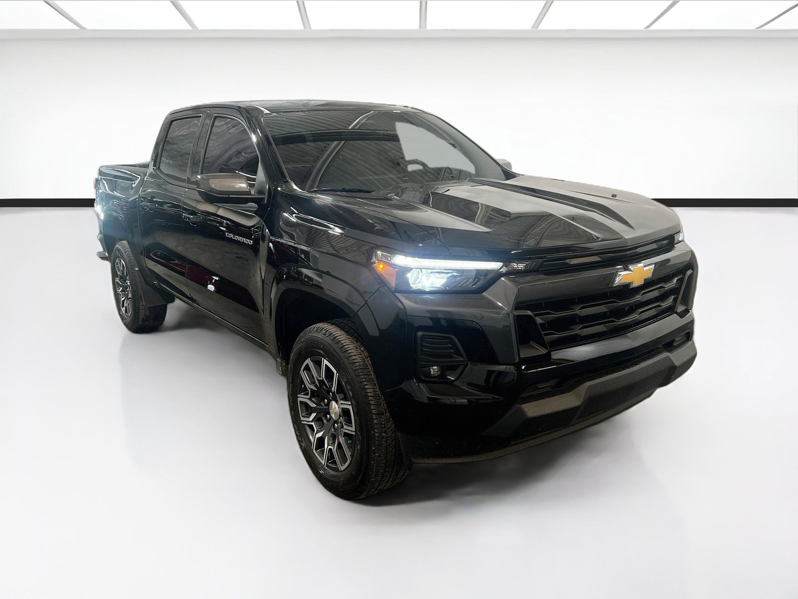 Used 2023 Chevrolet Colorado LT w/ LT Convenience Package III RWD image 3