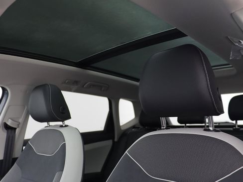 New 2026 Volkswagen Taos SE image 11