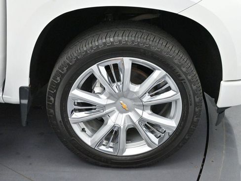 Used 2022 Chevrolet Silverado 1500 High Country w/ High Country Premium Package AWD/4WD image 35