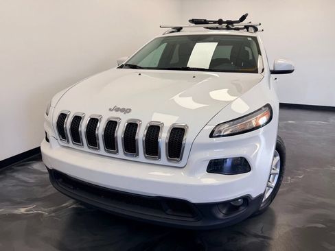 Used 2014 Jeep Cherokee Latitude w/ Cold Weather Group AWD/4WD image 17