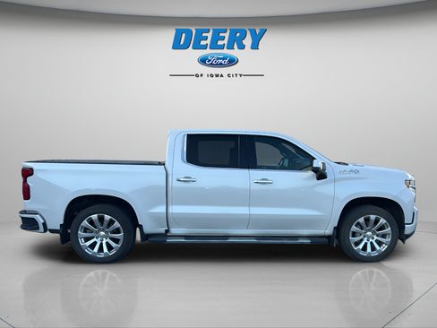 Used 2022 Chevrolet Silverado 1500 High Country w/ Technology Package AWD/4WD image 9