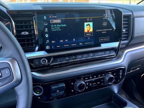 Used 2025 Chevrolet Silverado 1500 LT Trail Boss w/ Dark Appearance Package image 7