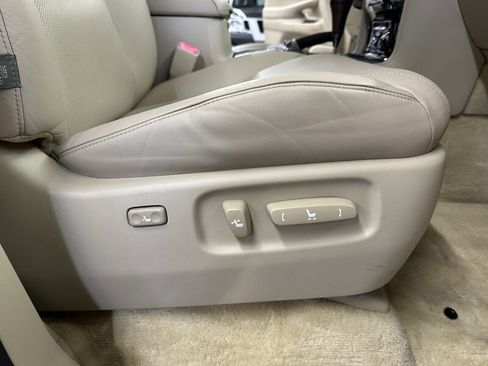 Used 2010 Lexus LX 570 4WD image 30