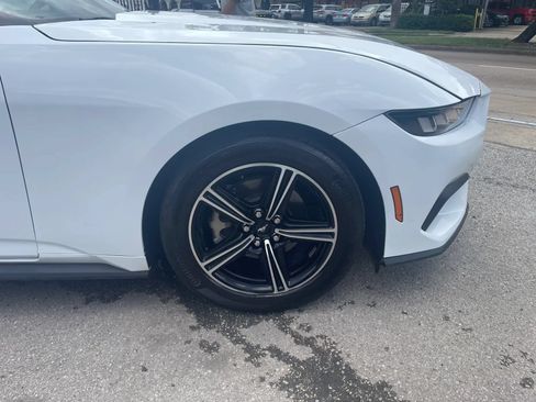 Used 2025 Ford Mustang Coupe RWD image 27