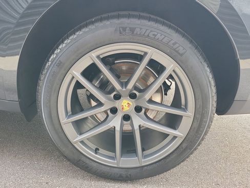 Certified 2025 Porsche Macan AWD/4WD image 13