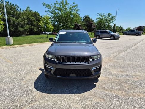 Used 2022 Jeep Grand Cherokee Limited w/ Trailer Tow Prep Group (B) AWD/4WD image 2