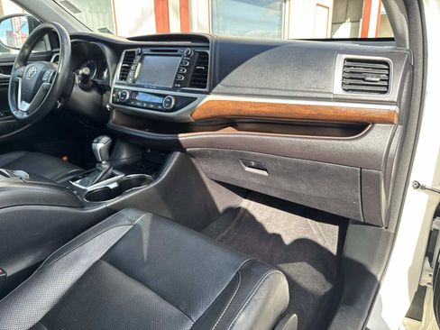 Used 2016 Toyota Highlander Limited image 12