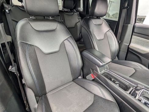 Used 2024 Jeep Compass Latitude image 22