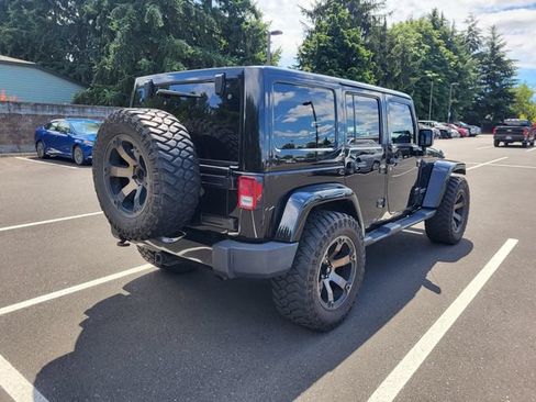 Used 2012 Jeep Wrangler Unlimited Sahara AWD/4WD image 3
