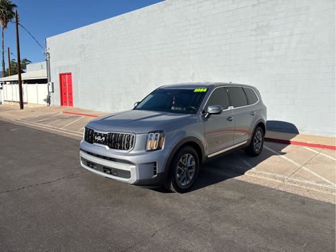 Used 2024 Kia Telluride LX FWD image 2
