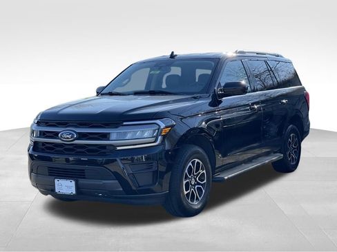 Used 2024 Ford Expedition XLT AWD/4WD image 2