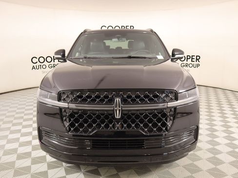 New 2026 Lincoln Navigator Reserve image 9