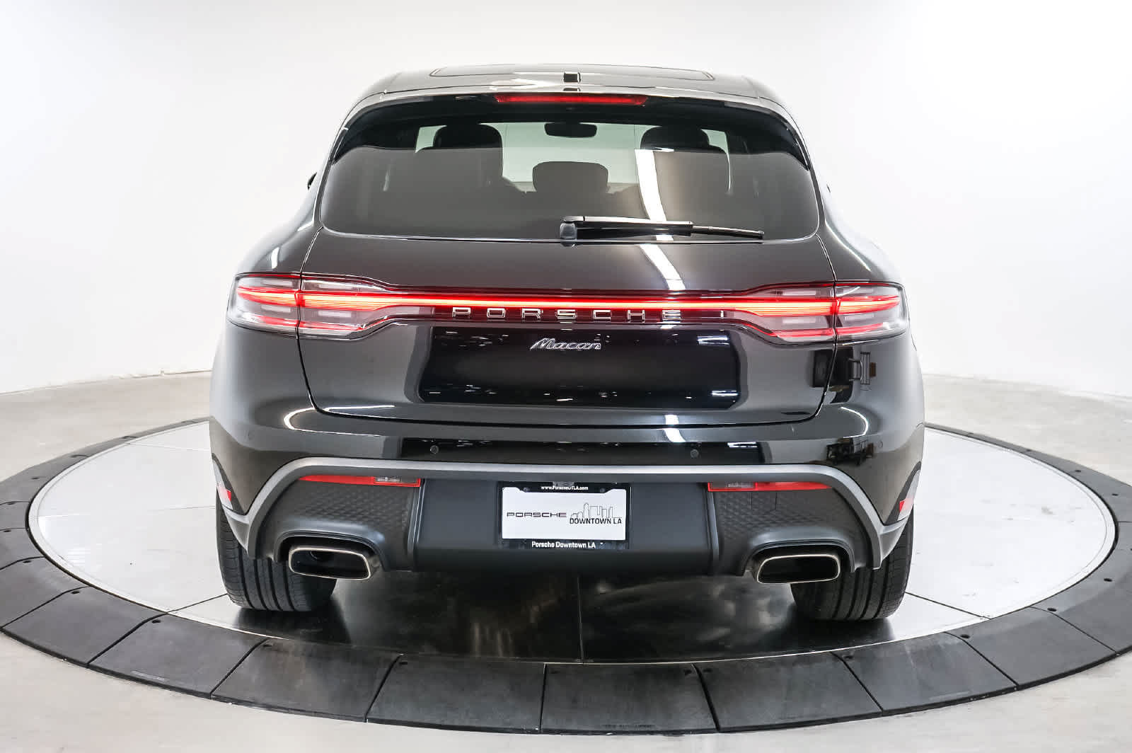 Certified 2026 Porsche Macan AWD/4WD image 10