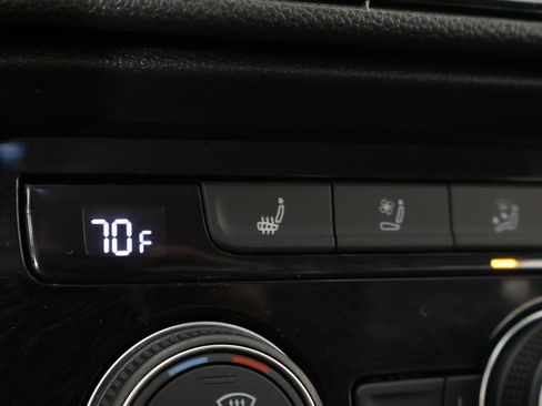 Used 2022 Volkswagen Taos SEL image 51