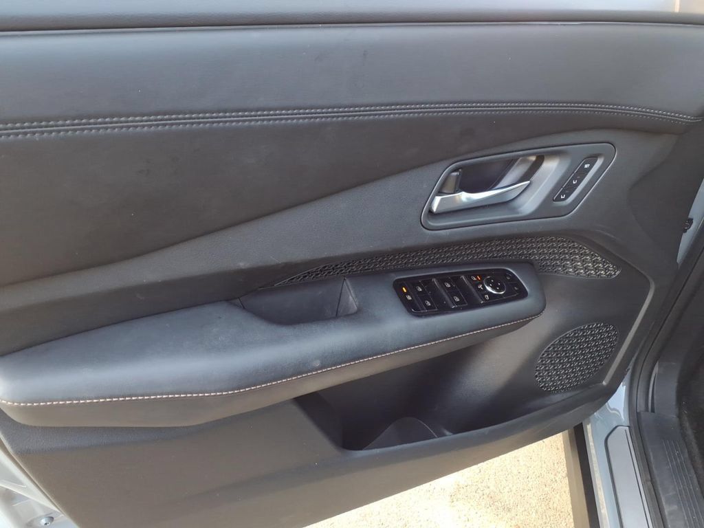 Used 2024 Nissan Ariya FWD image 21