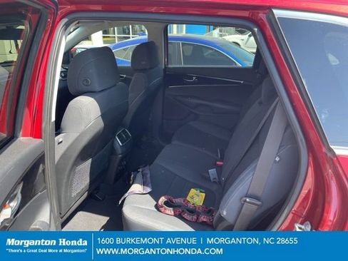 Used 2017 Kia Sorento AWD image 5