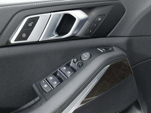 Used 2022 BMW X5 xDrive40i w/ Parking Assistance Package image 24