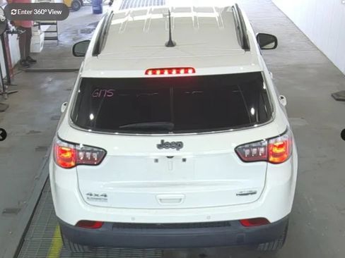 Used 2018 Jeep Compass Latitude w/ Popular Equipment Group AWD/4WD image 4