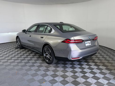 Used 2027 BMW 530i w/ Convenience Package RWD image 3